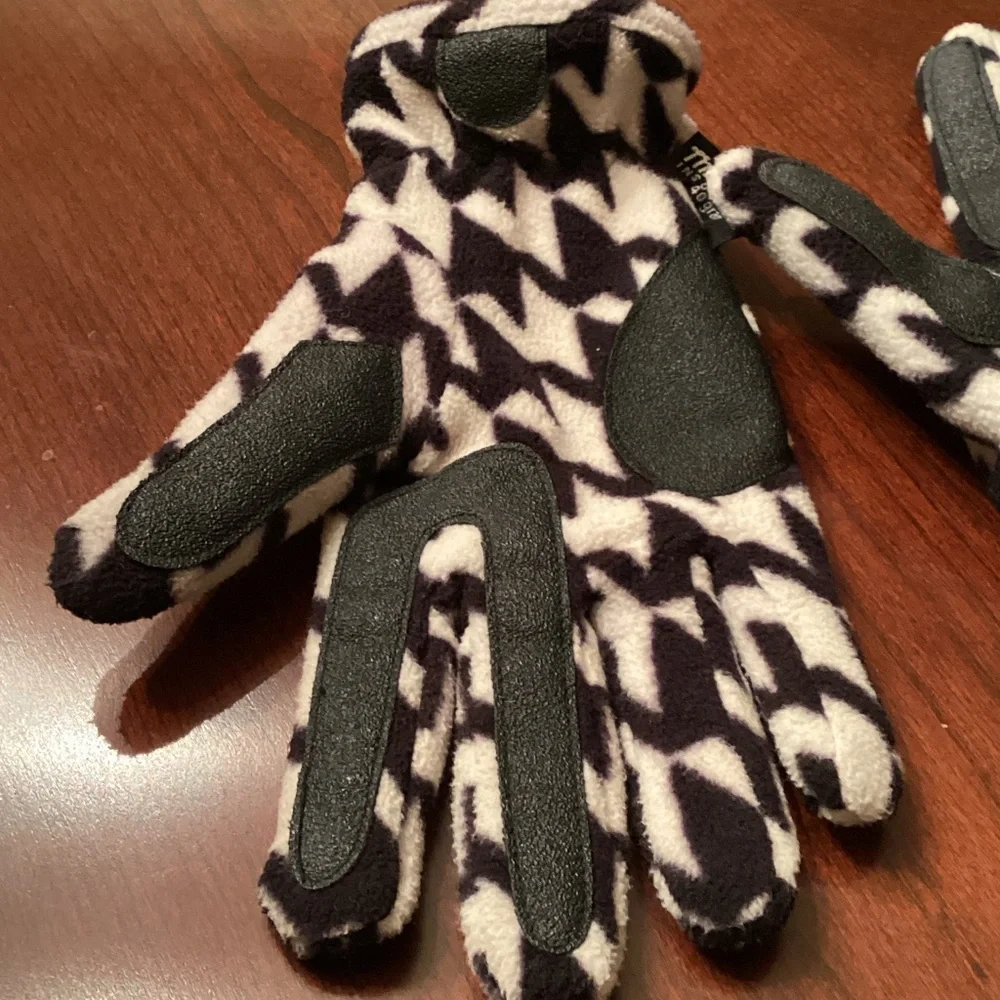 Black and White Zigzag Thinsulate Gloves